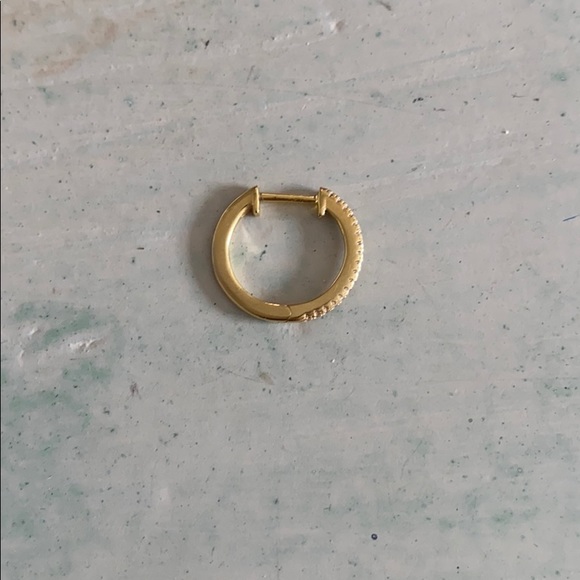 Cara Loren. Single gold/pave hoop earring - Picture 2 of 2